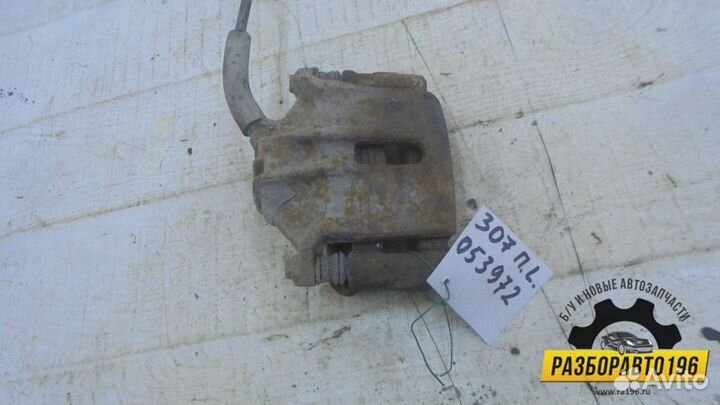 Суппорт передний левый Peugeot 307 2001-2008 (4400