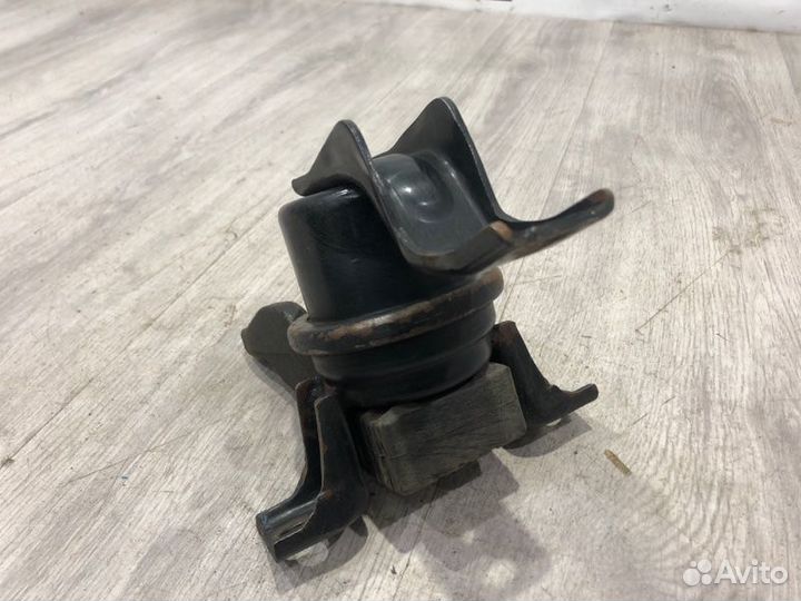 Опора двигателя передняя правая Mitsubishi Lancer