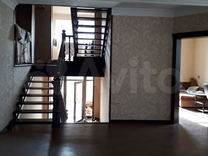 Дом 400 м² на участке 6 сот.