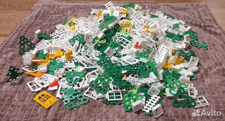 Конструктор очень много деталей и транспорта