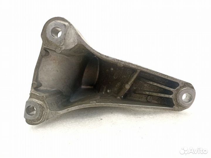 Кронштейн двигателя правый Audi Q7 4L 4.2 BAR 2011