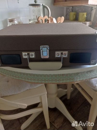 Магнитола в чемодане