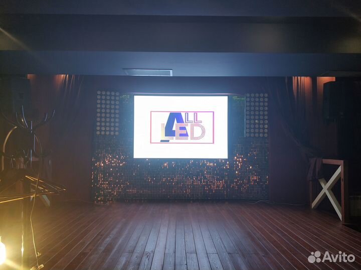 Светодиодный экран для помещения 229*117см