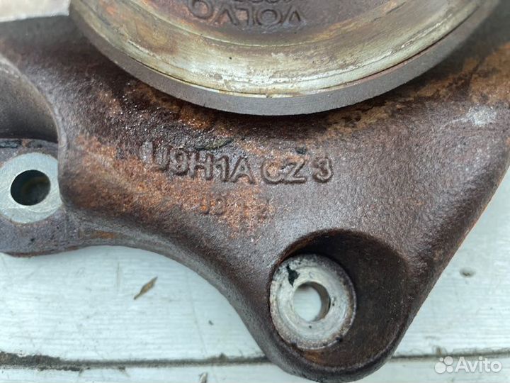 Опорный кронштейн привода Volvo S60 II B5254T12