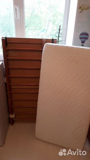 Детская кроватка с матрасом