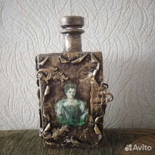 Графин в виде книги