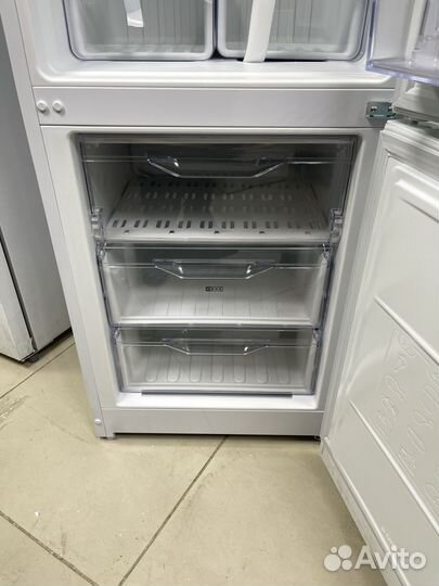 Холодильник Indesit DS 320 W