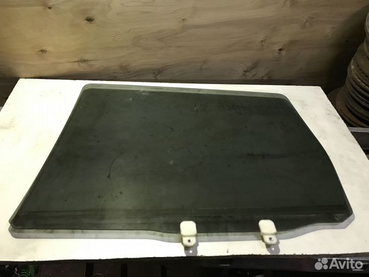 Стекло заднее правое Mitsubishi Outlander XL