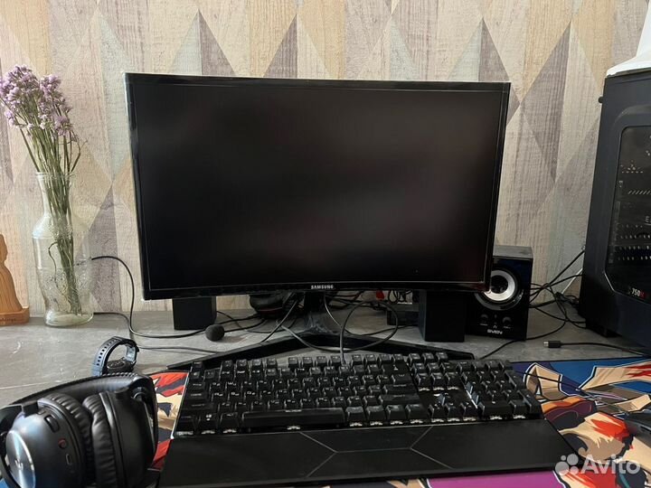 Монитор Samsung 24 изогнутый