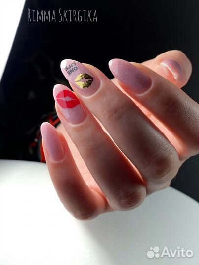 Модель на маникюр