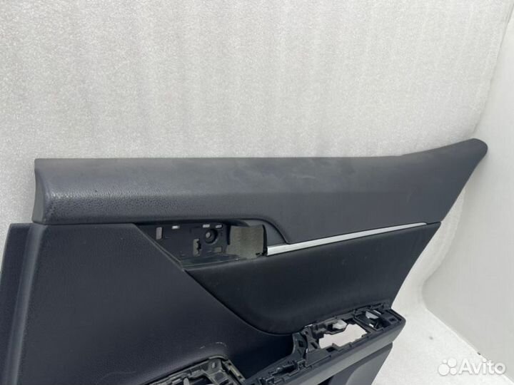 Обшивка двери задняя правая Toyota Camry V70/V75