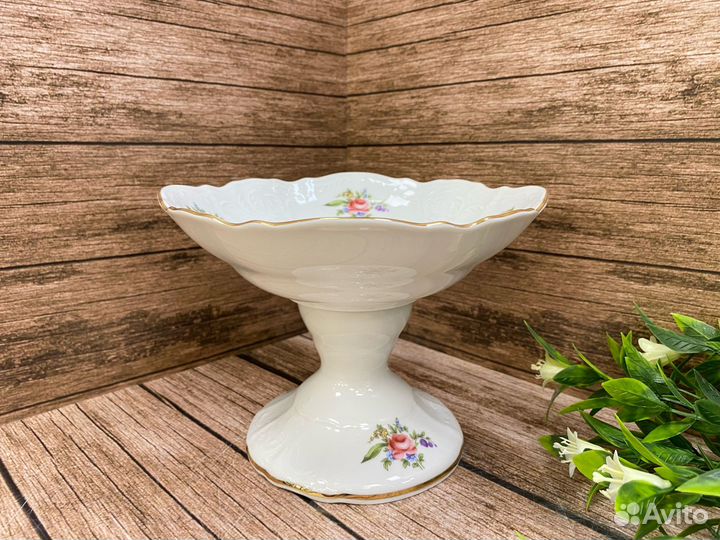 Салатник на ножке 