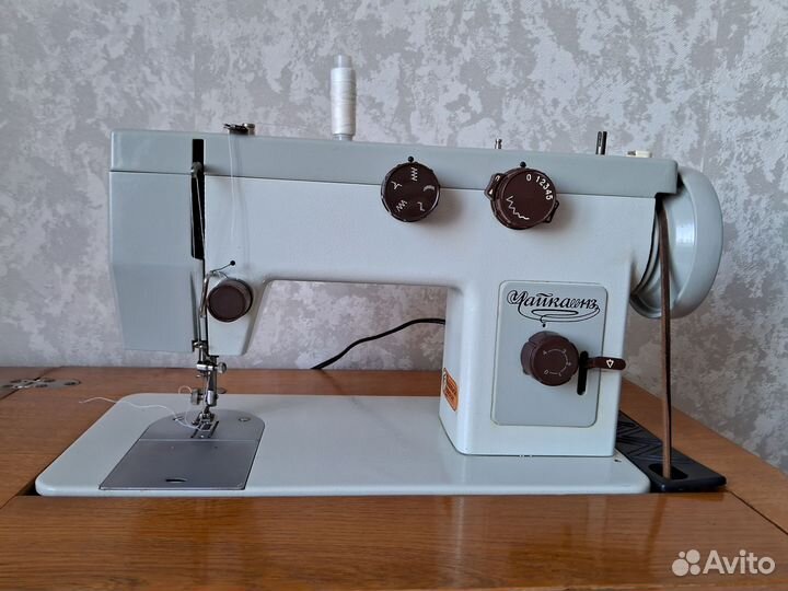 Швейная машинка чайка 143