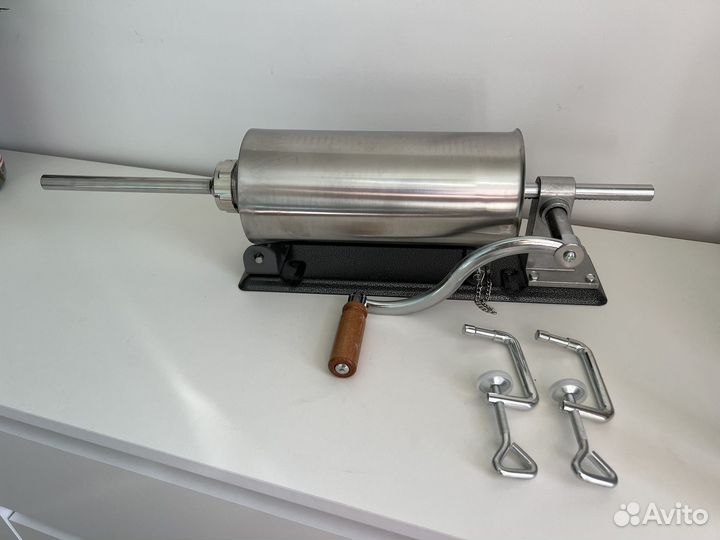 Шприц колбасный горизонтальный Vanessa 4л, 8 насад