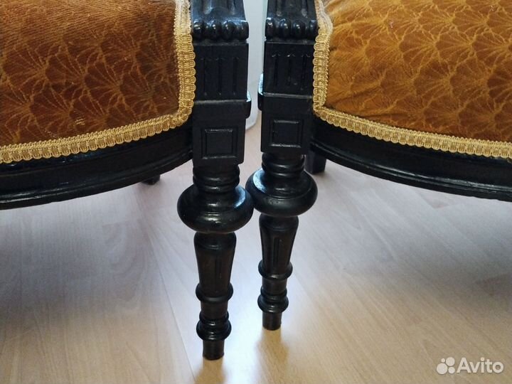 Набор антикварной мебели