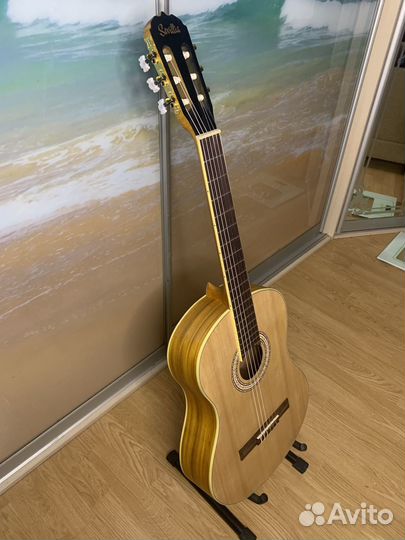 Классическая гитара из ели (Индонезия)