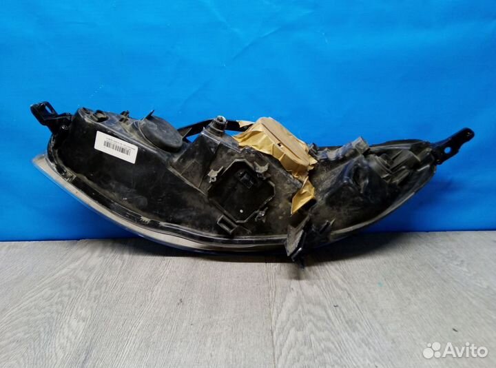 Фара правая Peugeot 407 2004-2010