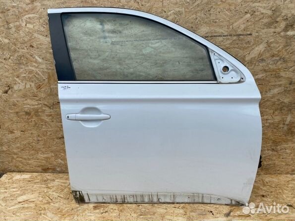 Стекло двери передней правой Мицубиси Аутлендер 3