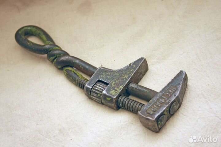 Разводной ключ-молоток с витой ручкой Вестфалия