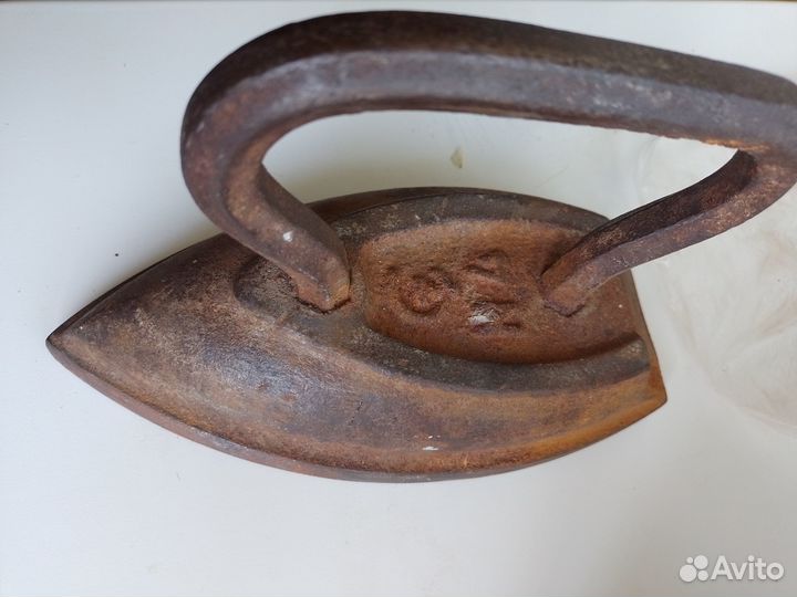 Чугунный утюг