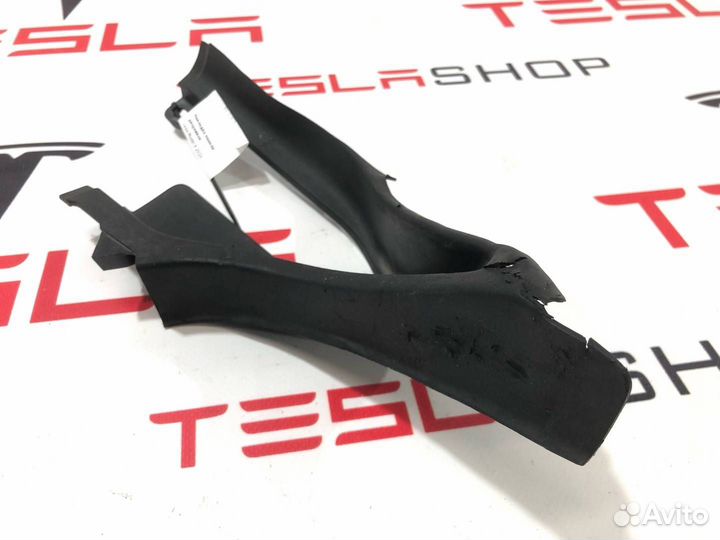 Накладка панели дворников Tesla Model X 2019