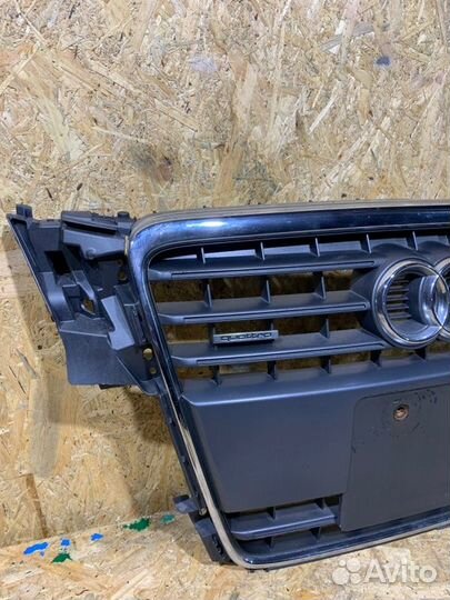 Решетка радиатора Audi A4