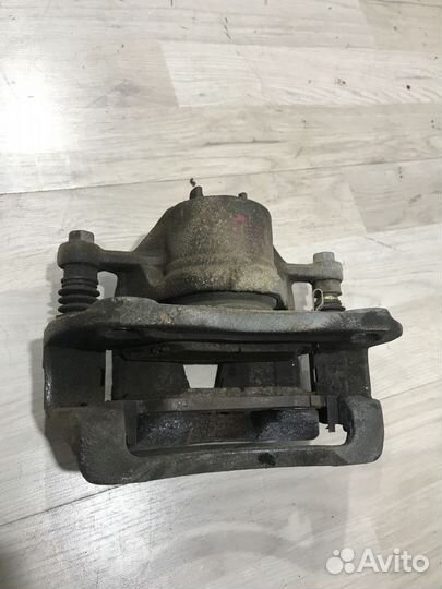 Суппорт тормозной перед Hyundai solaris Прав