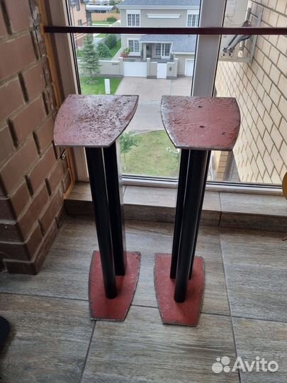 Стойки для полочной акустики