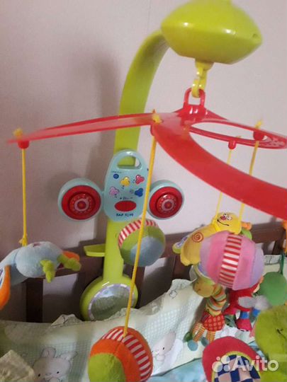 Музыкальный мобиль на кроватку