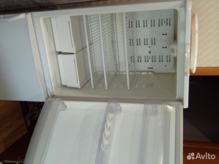 Холодильник Бирюса