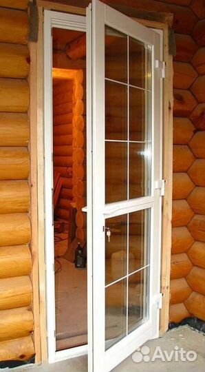 Дверь пвх с раскладкой из шпросс