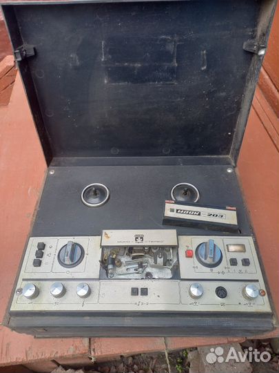 Катушечный магнитофон маяк 203