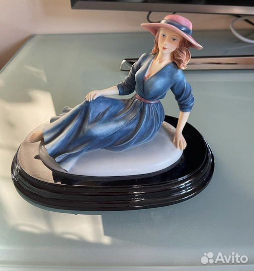 Статуэтка девушка