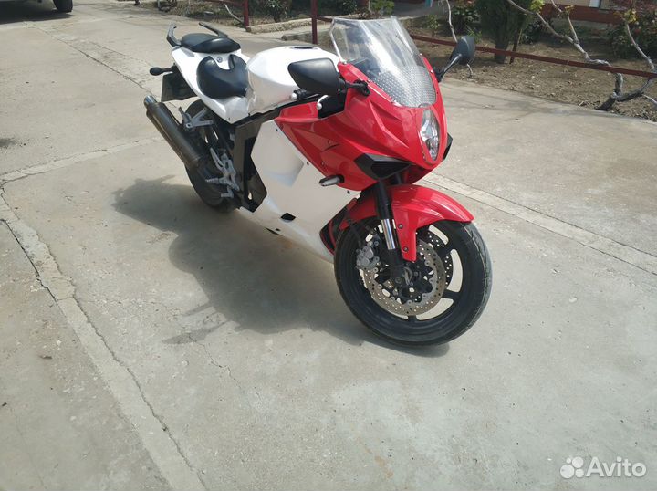 Hyosung GT250R