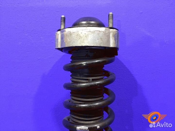 Стойка подвески передняя правая Volkswagen Touareg