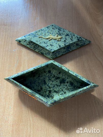 Малахитовая шкатулка прямиком с Урала