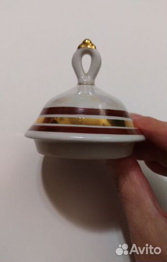 Крышка от фарфорового чайника