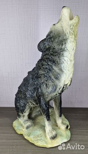 Статуэтка волк