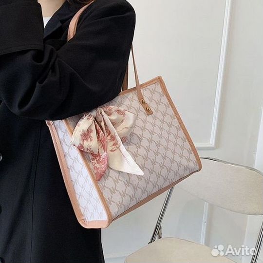 Женская сумка с шелковым платком