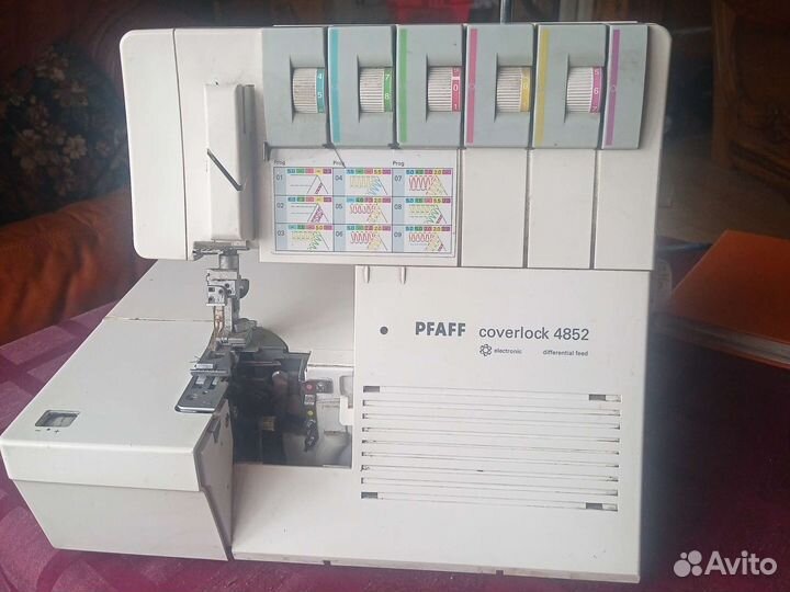 Оверлок Pfaff 4852