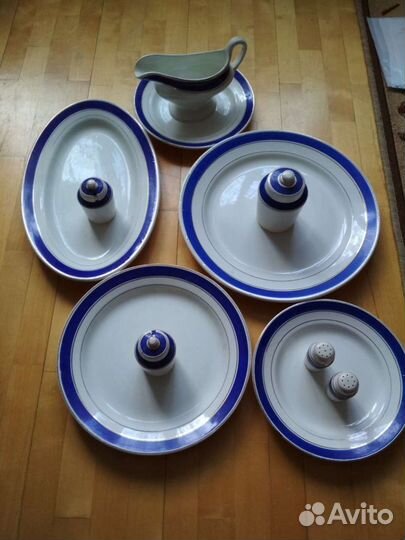 Сервировочные блюда, соусник