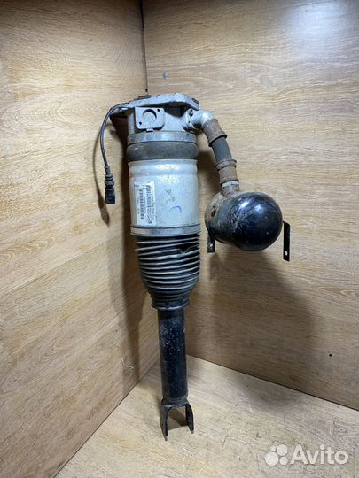 Стойка задняя правая Audi A8 D3