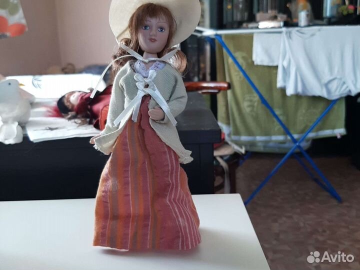 Кукла фарфоровая коллекционная