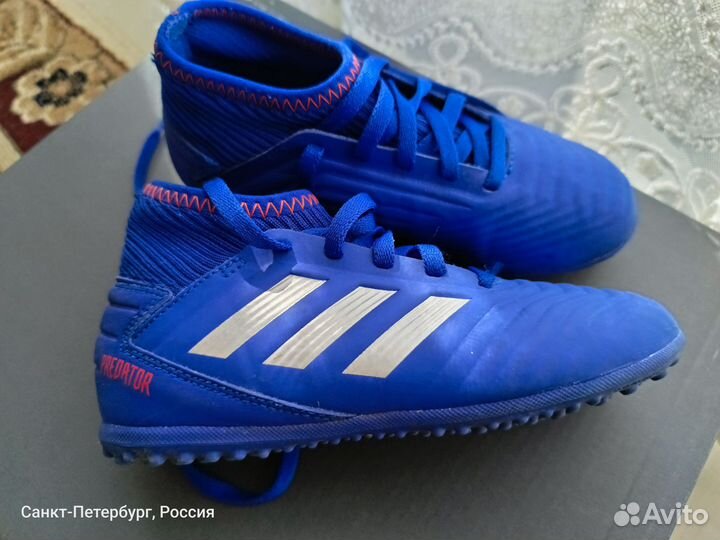 Футбольные бутсы adidas