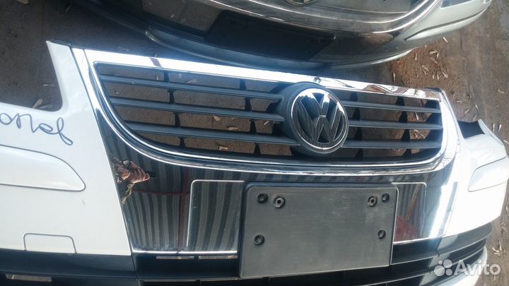 Volkswagen Touran 2006-2010 бампер передний всборе