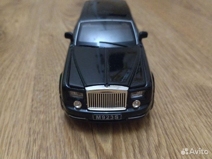 Модель машины rolls-royce