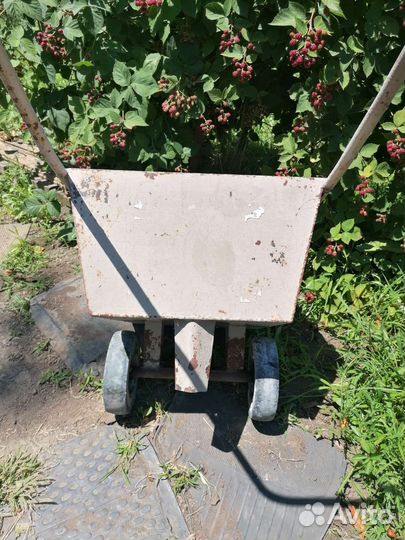 Тележка садовая, тачка строительная