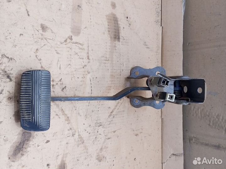 Педаль тормоза nissan bluebird u14