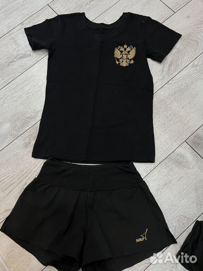 Костюм для спортивных тренировок