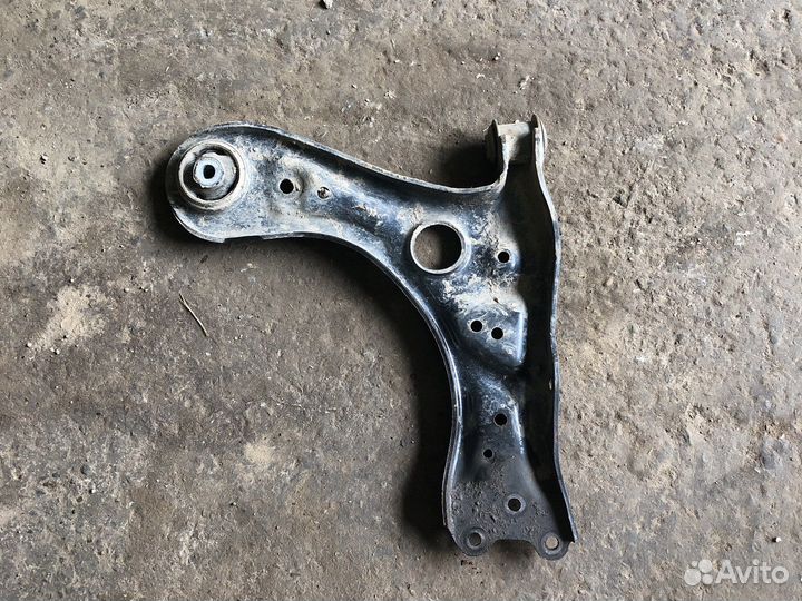 Volkswagen polo Рычаг